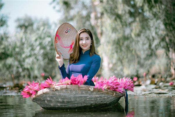 姓名張?jiān)娂汛蚍值梅謃取名張?jiān)娂盐甯穹治?>
                            </div>
                        </a>
                    </div>
                    <div   id=