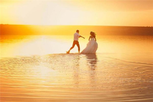 張軼珺的姓名打分結(jié)果_張軼珺五行分析  第1張