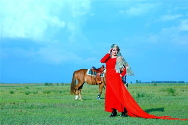 慕容萱的姓名打分結(jié)果_慕容萱五行分析